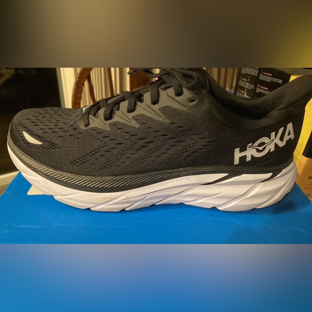 Like New - worn once. Clifton 8 Men’s 9 or Women’s 10.5